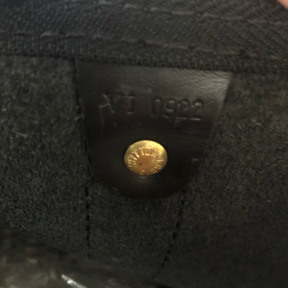 Louis Vuitton Black Epi Leather Keepall 45 - Picture 9 of 13